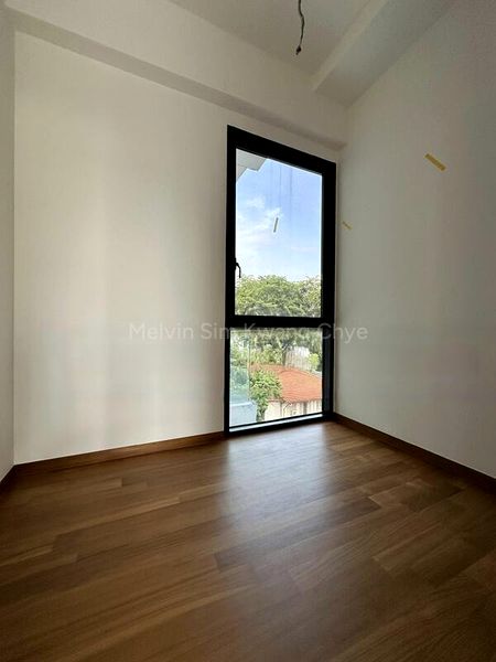 3 Bed Apartment (Condo) for Rent in  35 Gilstead - Image 3